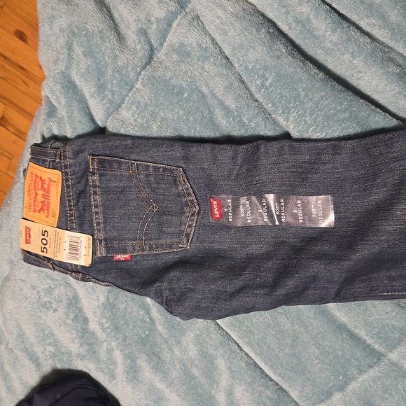 Levi's - Picture 3 of 5